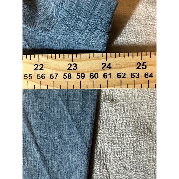 Koi Basics Women’s Scrub Top XL Blue Chambray V-Neck Pockets – Great Condition - Picture 5 of 6